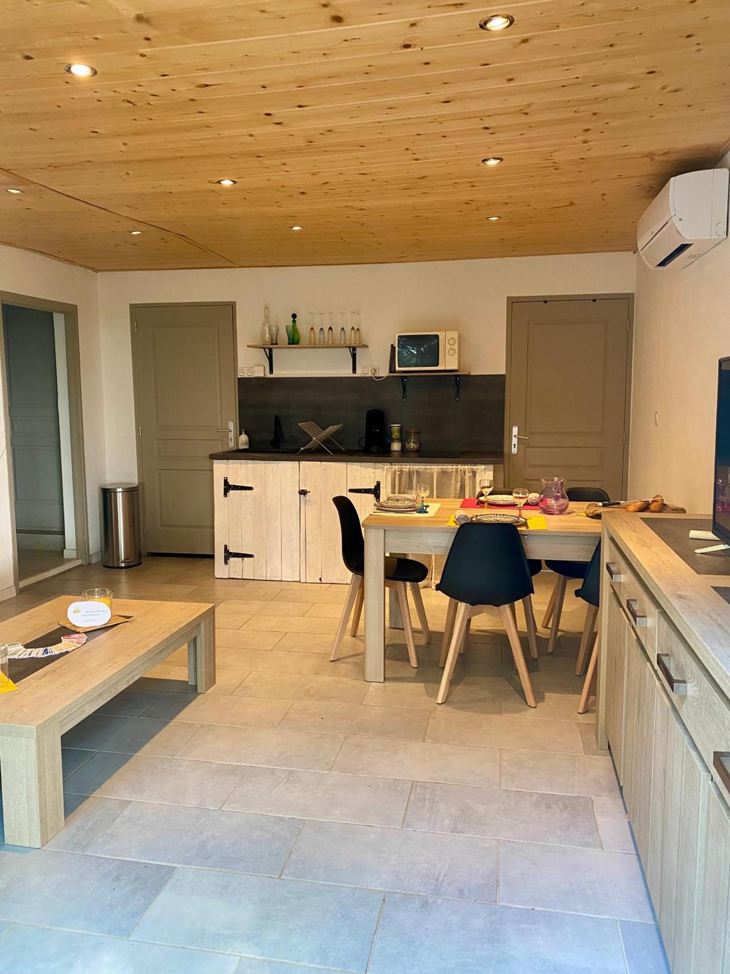 Le Des Poiriers Holiday home Uzes